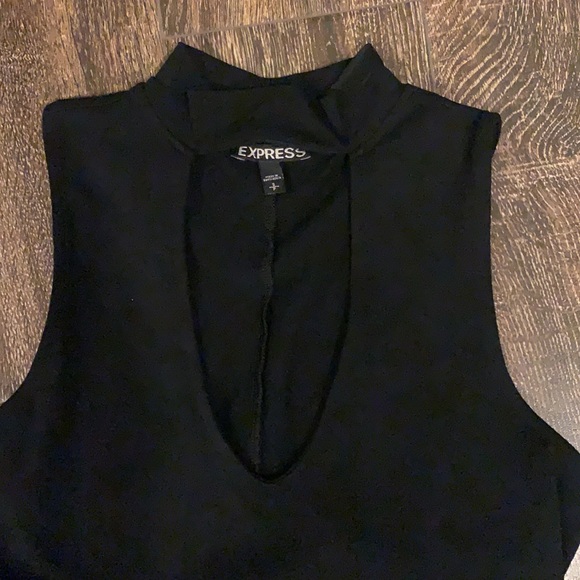 2 cute dresses - Picture 3 of 7